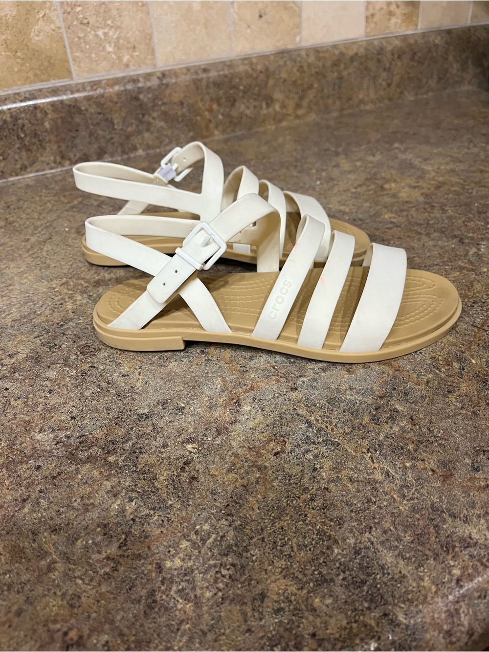 Crocs Tulum Strappy Sandals Women’s 5 White Tan Buckle Comfort Beach